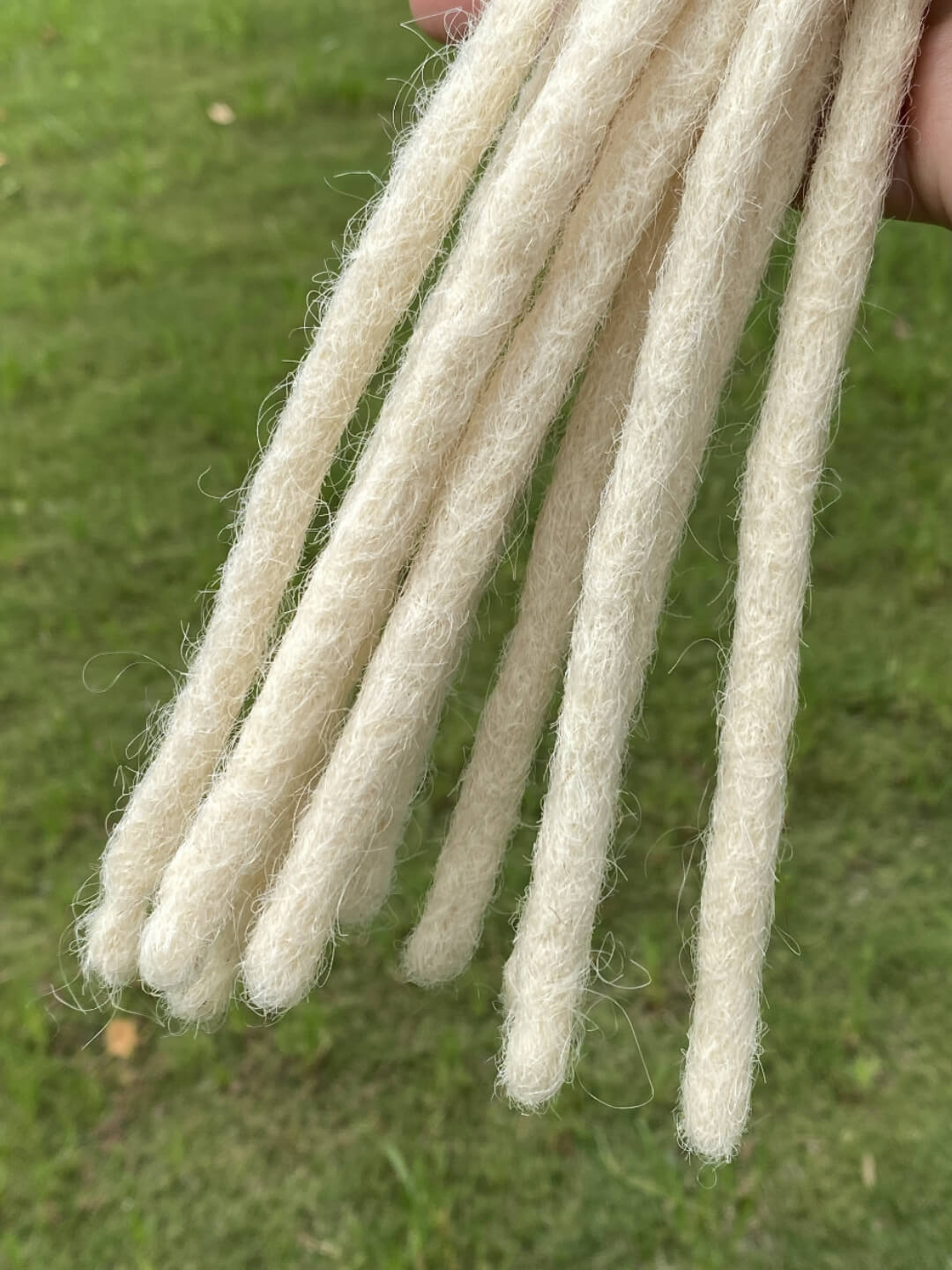 blonde loc extensions 0.8 cm